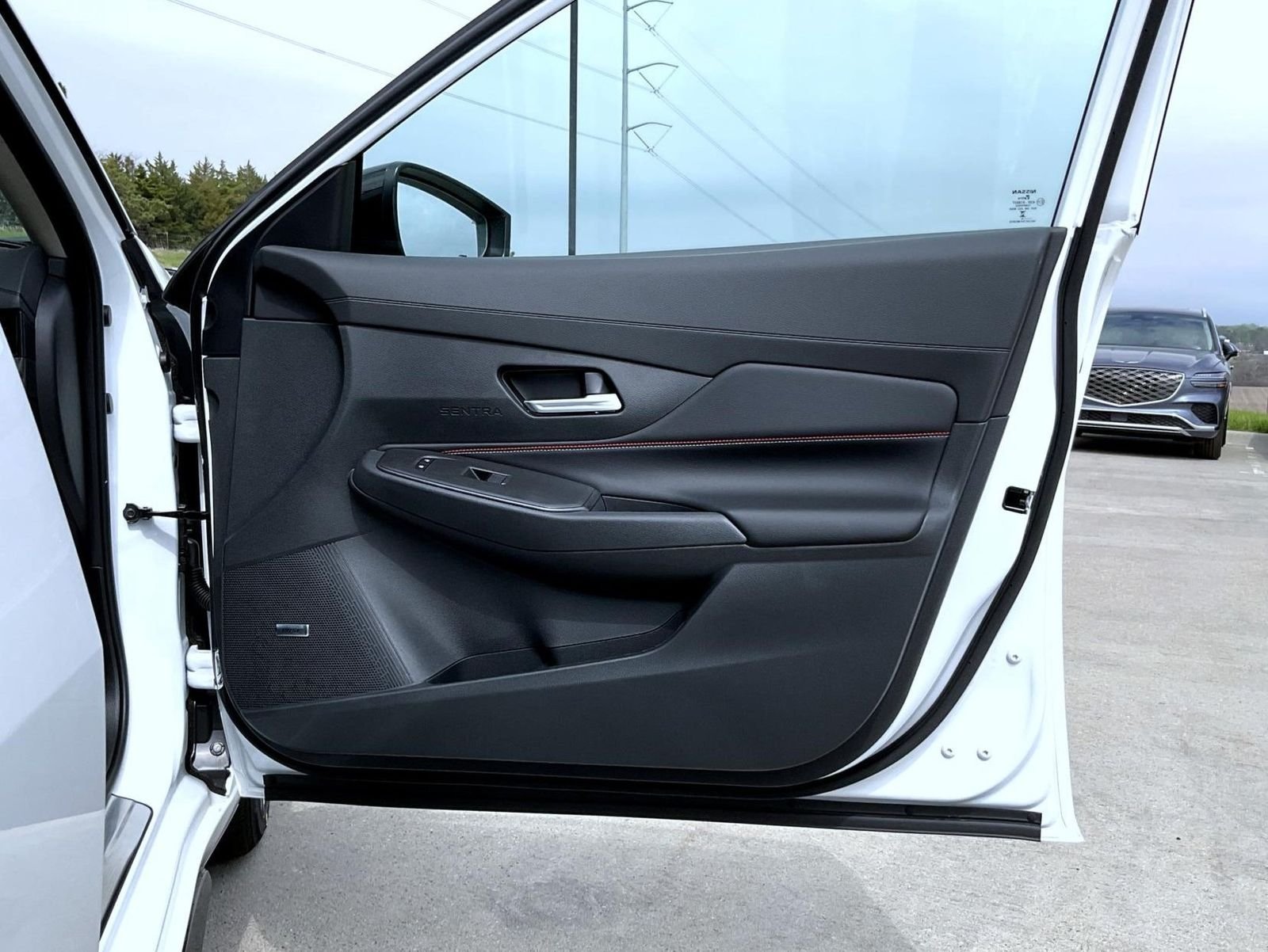 New 2026 Aspen White TriCoat / Super Black Two-tone Nissan SR image 17