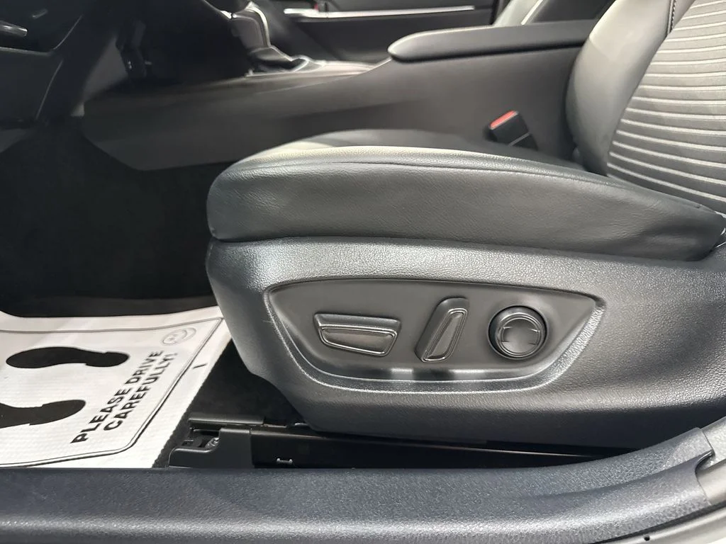 Used 2024 Ice Toyota SE image 13