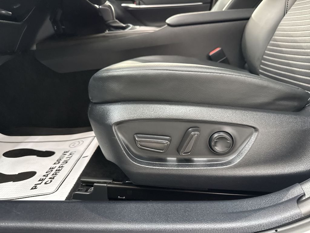 Used 2024 Ice Toyota SE image 13