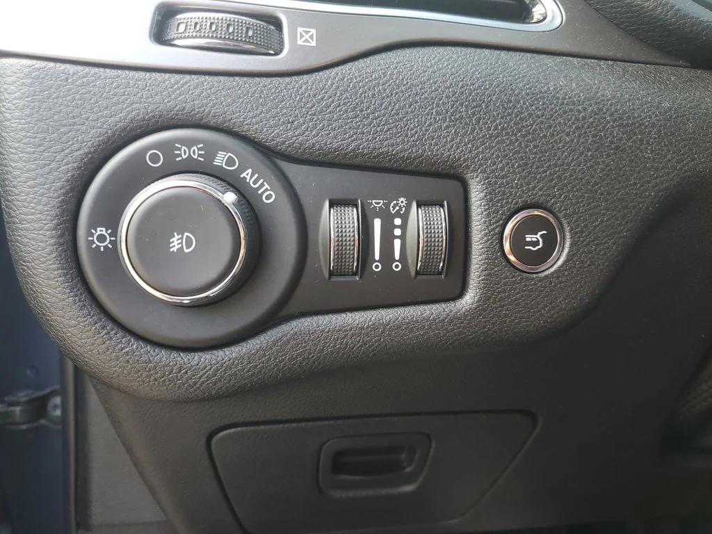 Used 2020 Blue Jeep Limited image 20