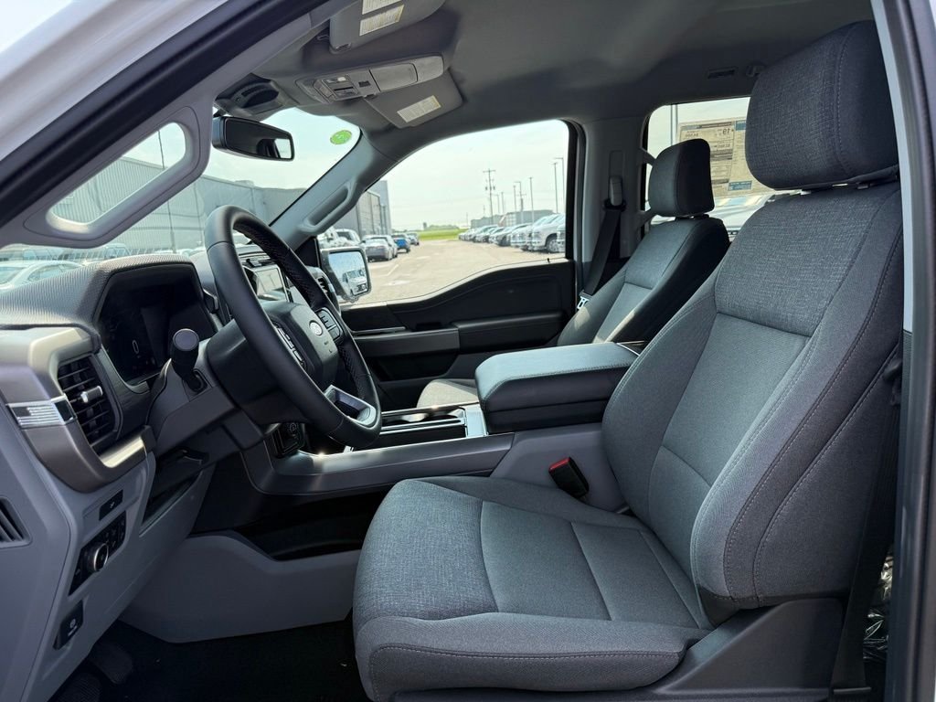 New 2026 Oxford White Ford XLT image 5