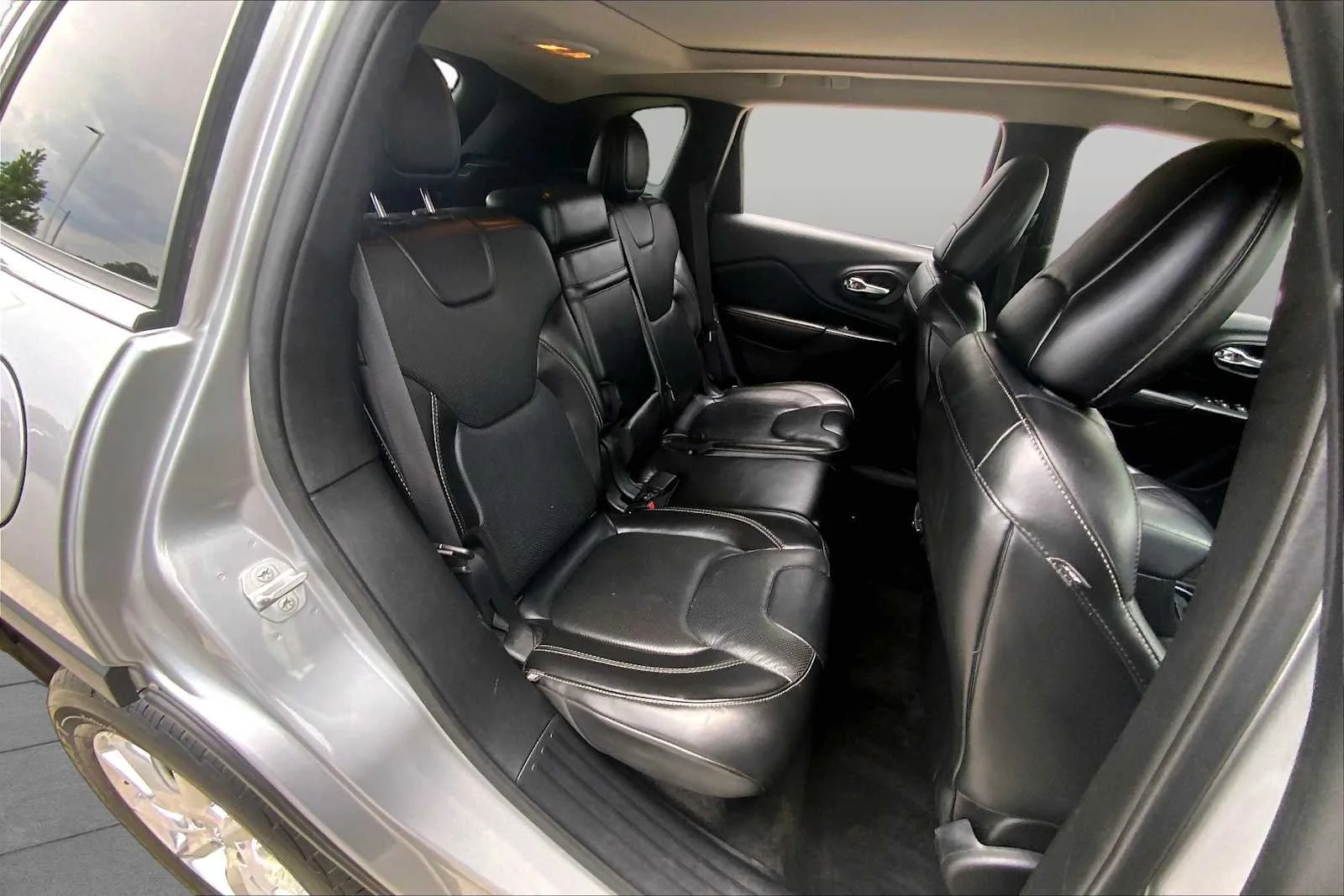 Used 2015 Billet Silver Metallic Clearcoat Jeep Limited image 20