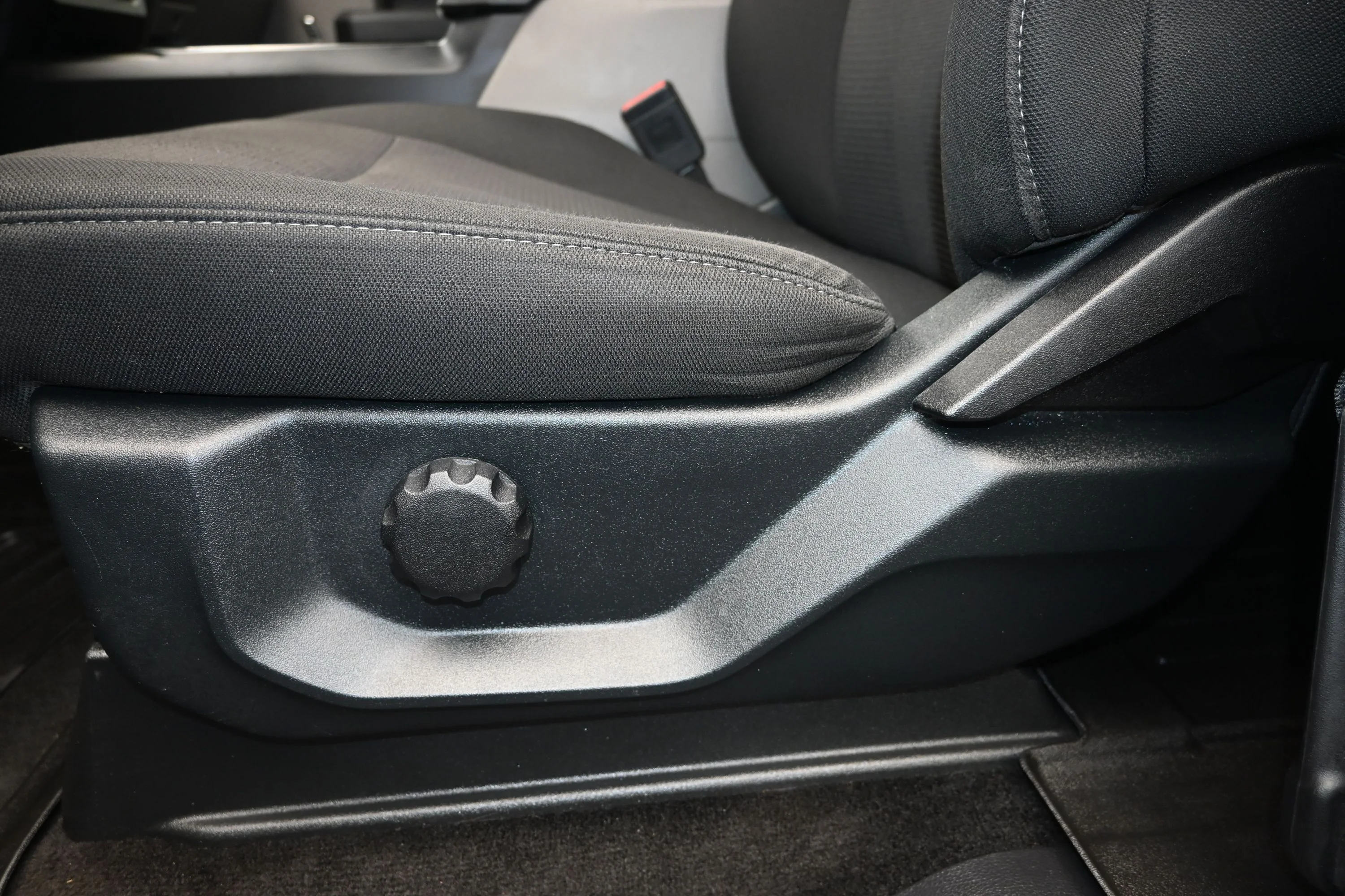 Used 2018 Blue Ford XL image 7