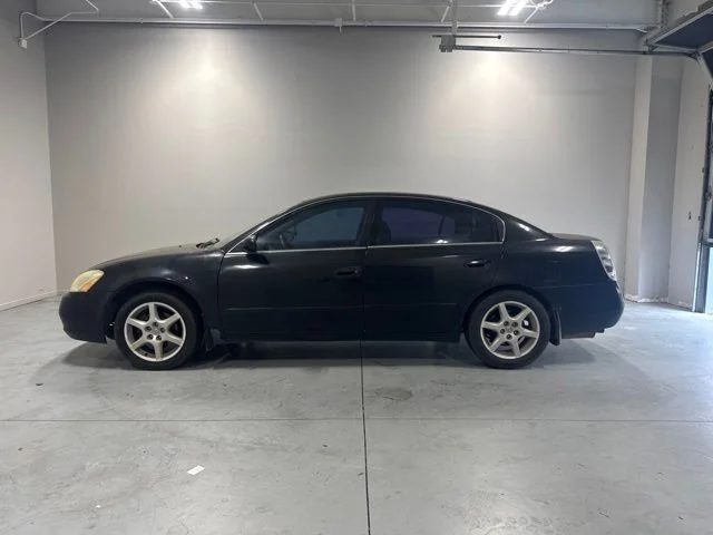 Used 2003 Black Nissan 3.5 SE image 10