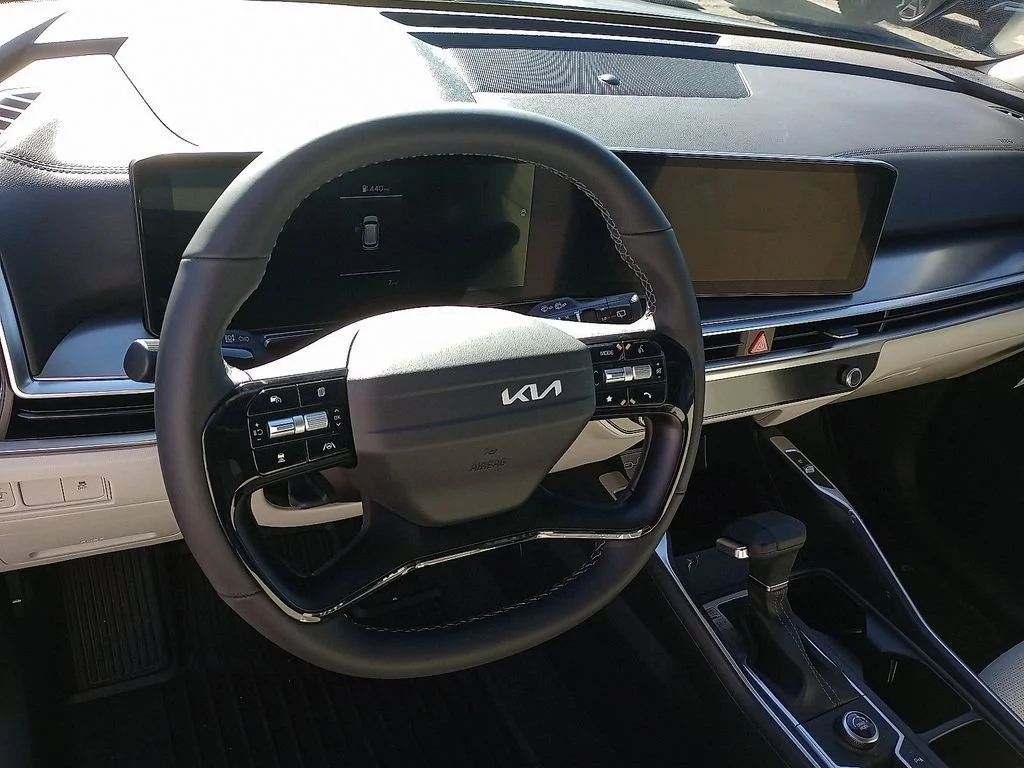New 2026 Wolf Gray Kia S image 9