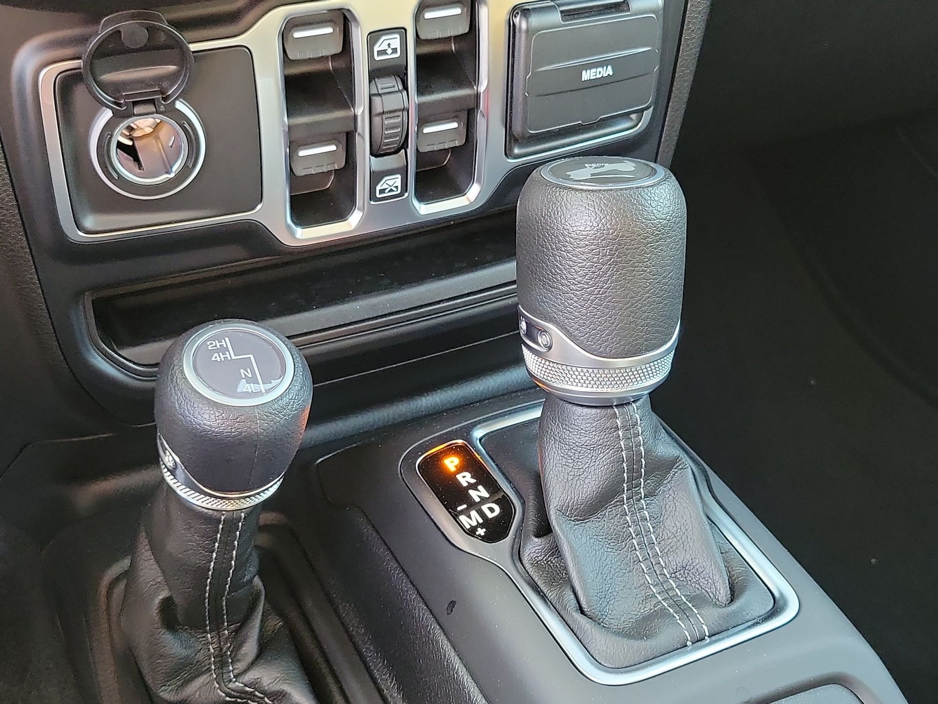 New 2026 Black Clear-Coat Paint Jeep  image 15