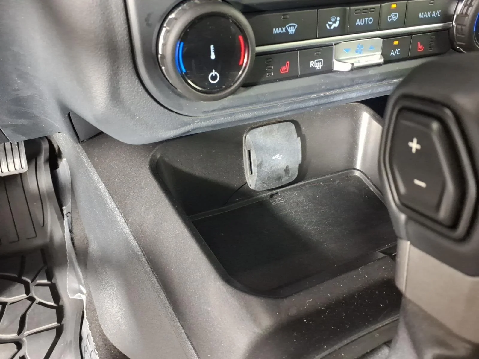 Used 2022 Oxford White Ford Outer Banks Advanced image 7