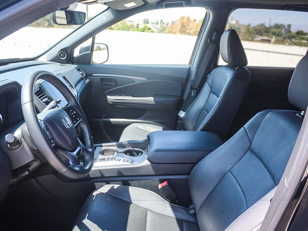 2025 Honda Passport EX-L - Photo 18