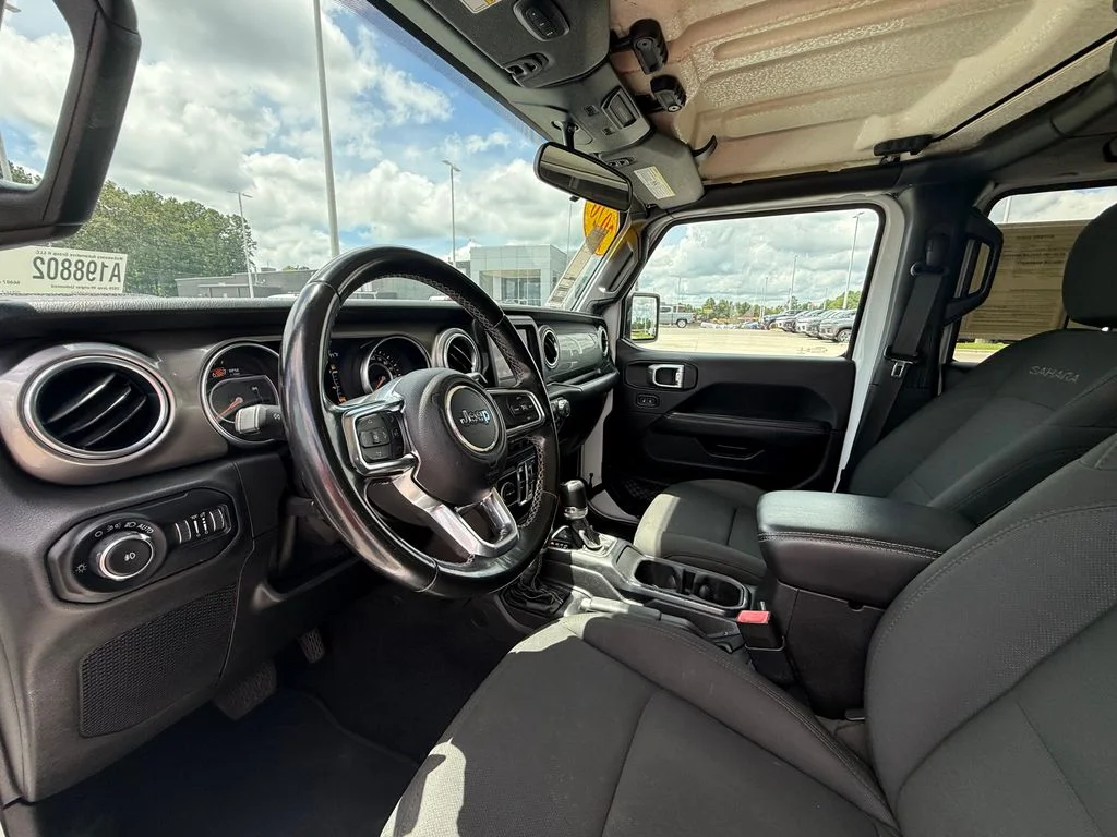 Used 2020 White Jeep Unlimited Sahara image 19