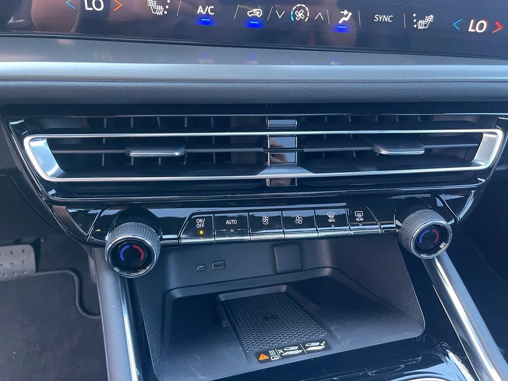 New 2027 Polar White Tricoat Chevrolet LT image 18
