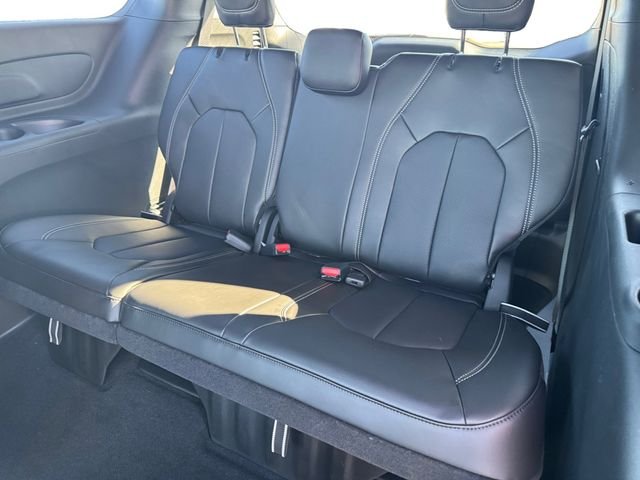 New 2026 Red Hot Pearl-Coat Exterior Paint Chrysler Select image 11