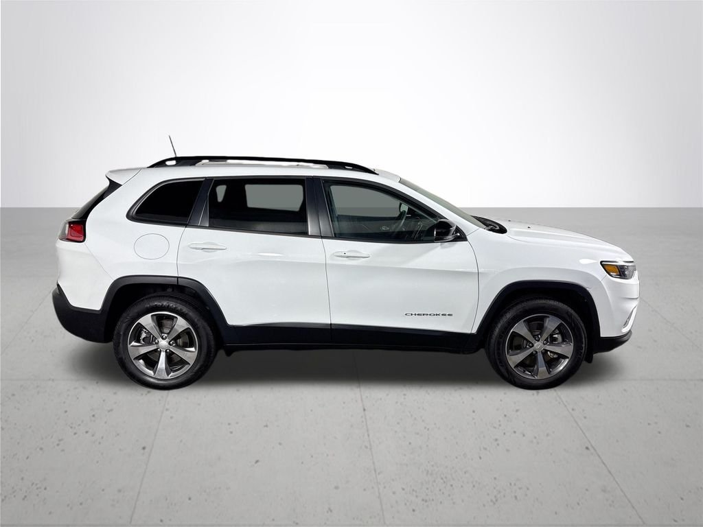 Used 2022 Bright White Clearcoat Jeep Limited image 5