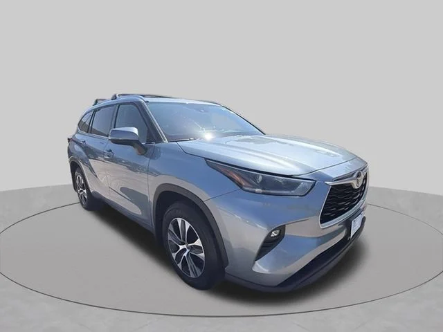 Used 2021  Toyota XLE image 7