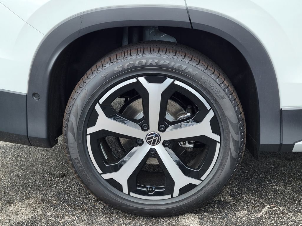 New 2026 White/off-white Volkswagen 2.0T SE image 5