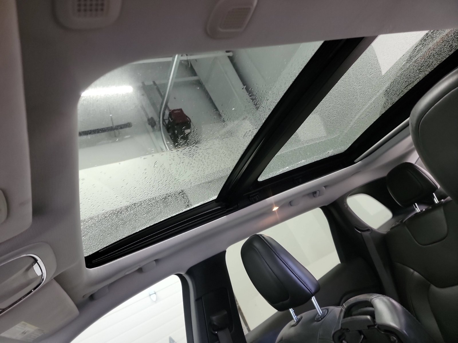 Used 2020 Diamond Black Crystal Pearlcoat Jeep Limited image 23