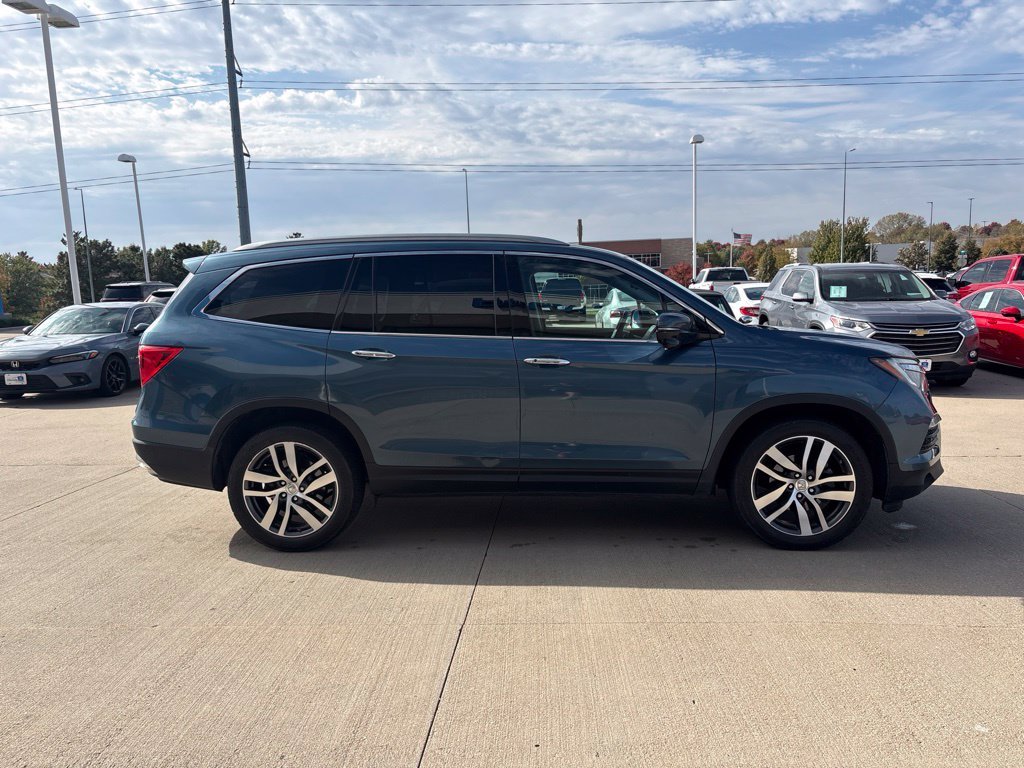 Used 2016 Blue Honda Touring image 4
