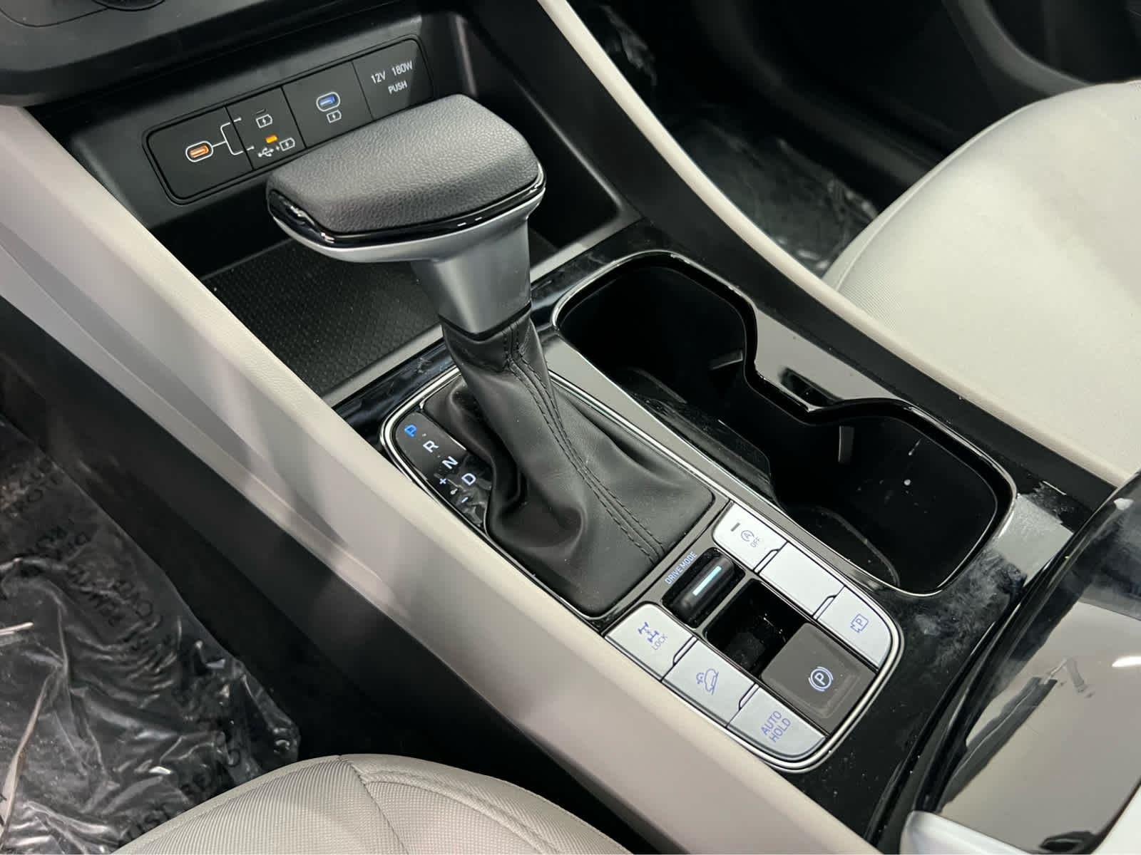 Used 2025 Phantom Black Hyundai SE image 19