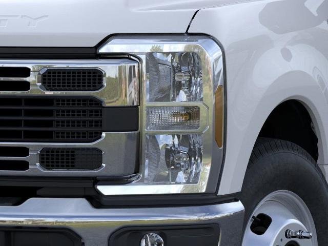 New 2025 Oxford White Ford XL image 44