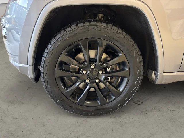 Used 2021 Silver Jeep Laredo X image 15
