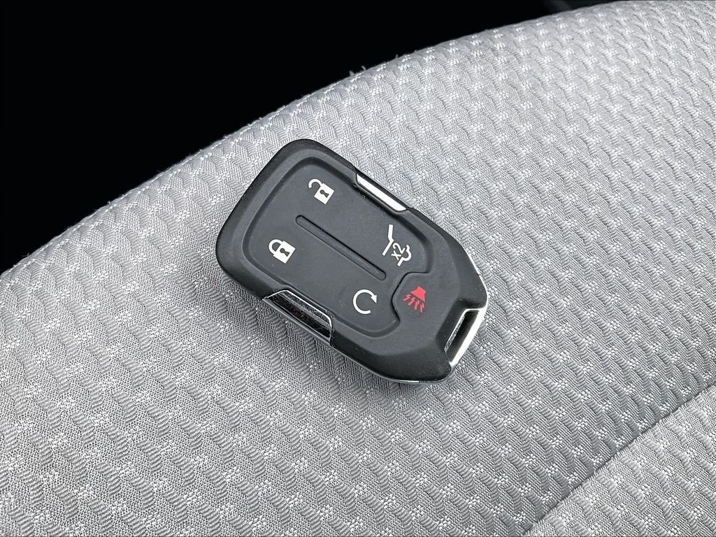 Used 2023 White GMC SLE image 29