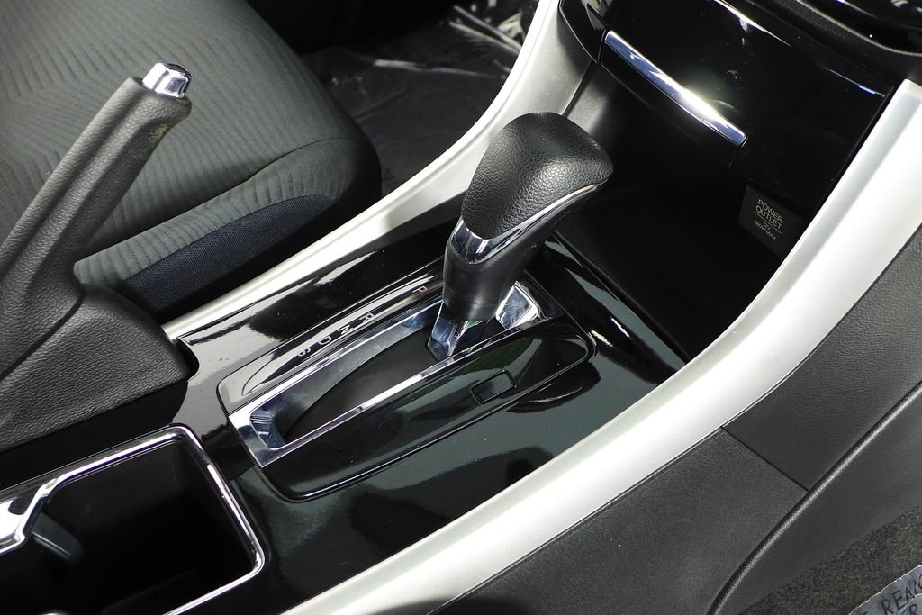 2016 Honda Accord LX - Photo 15