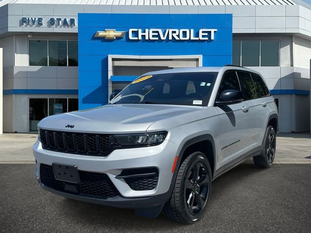 Used 2022 Silver Jeep Altitude image 3