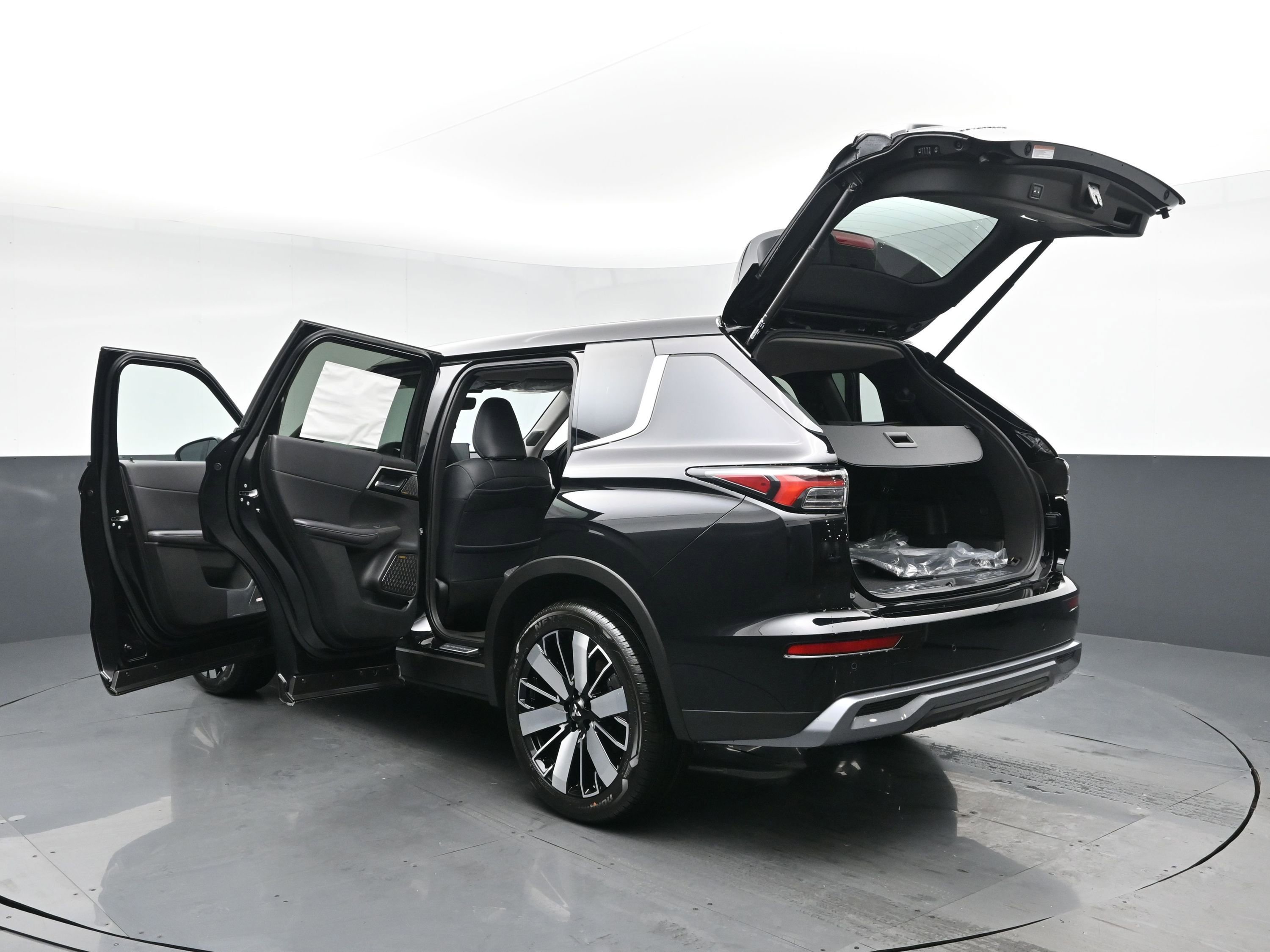 New 2026 Black Diamond Mitsubishi LE image 32