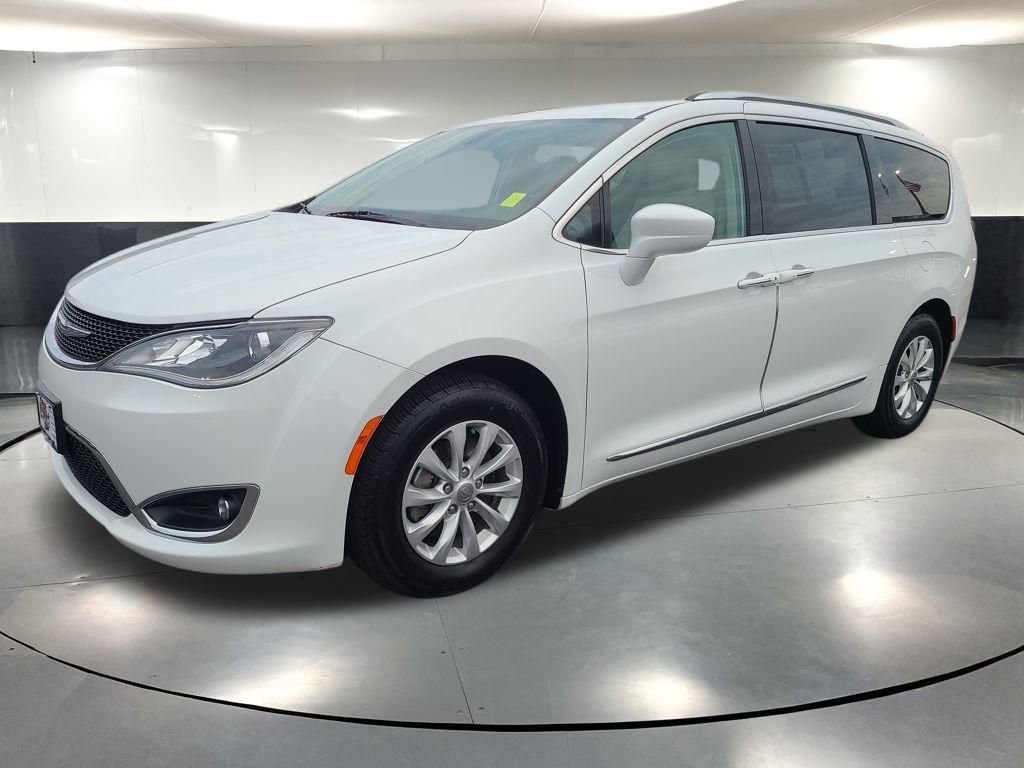 2018 Chrysler Pacifica Touring L photo 3
