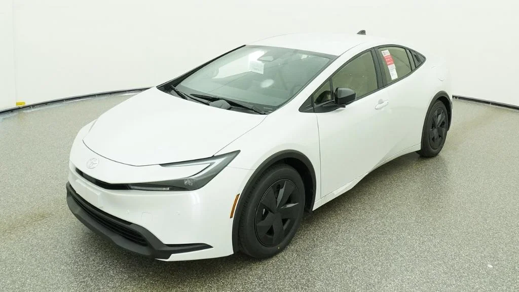 2026 Toyota Prius LE FWD's photo