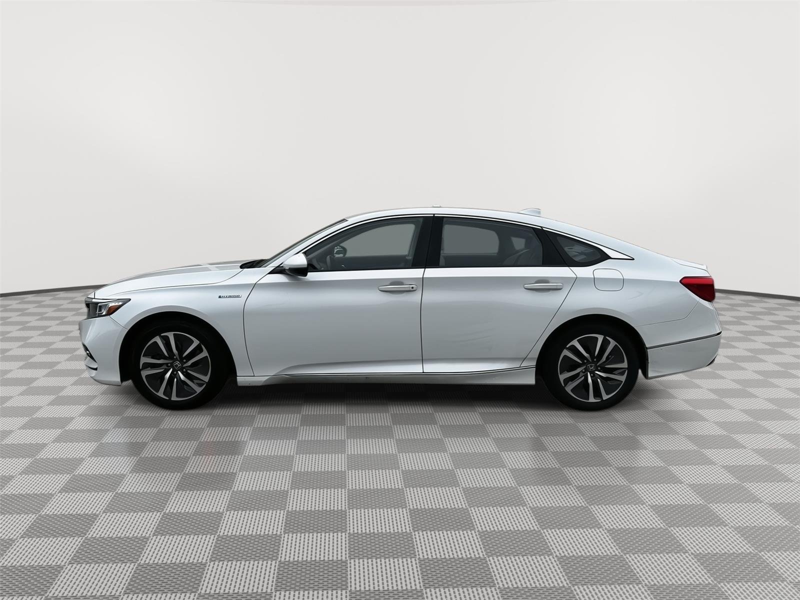 Used 2019 Platinum White Pearl Honda Touring image 3