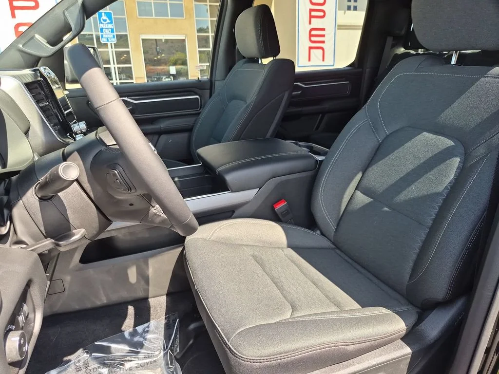 New 2026 Diamond Black Crystal Pearl-Coat Exterior Paint RAM Big Horn/Lone Star image 11