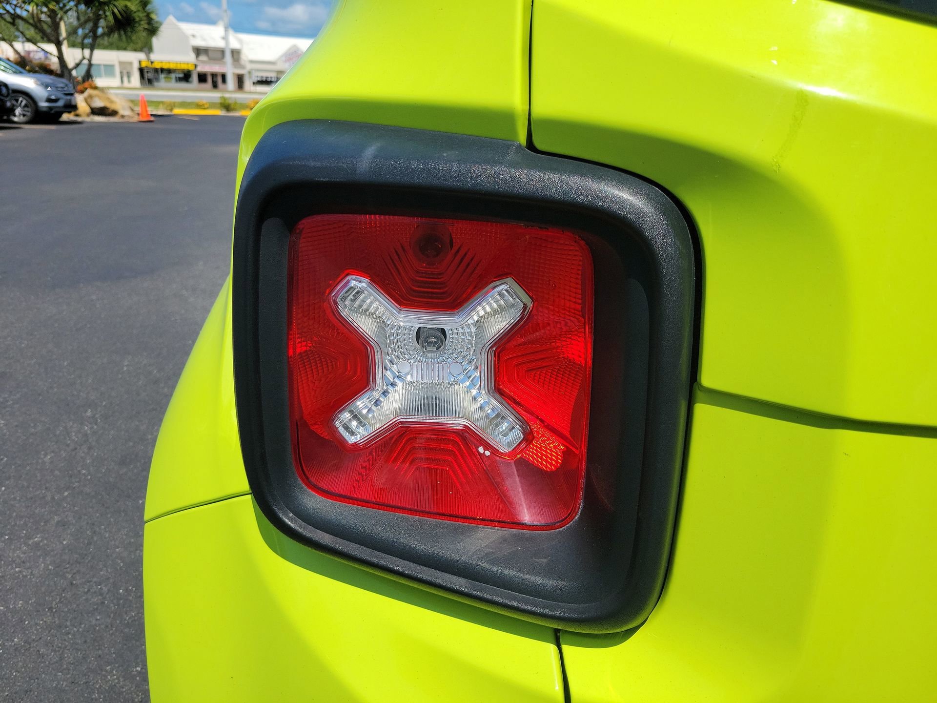 Used 2017 Hypergreen Clearcoat Jeep Sport image 12