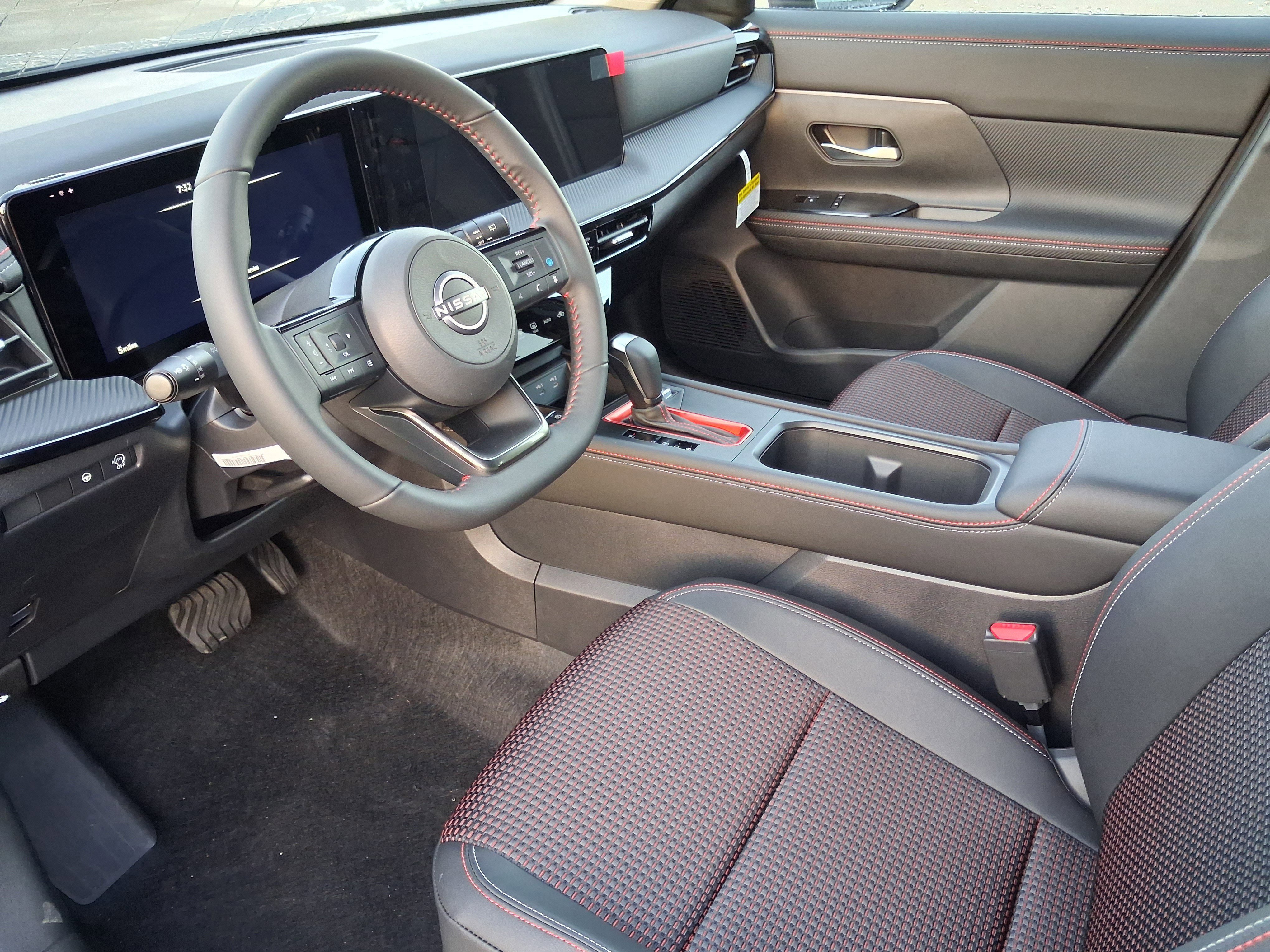New 2026 Gun Metallic / Scarlet Ember Tintcoat Two-tone Nissan SR image 7