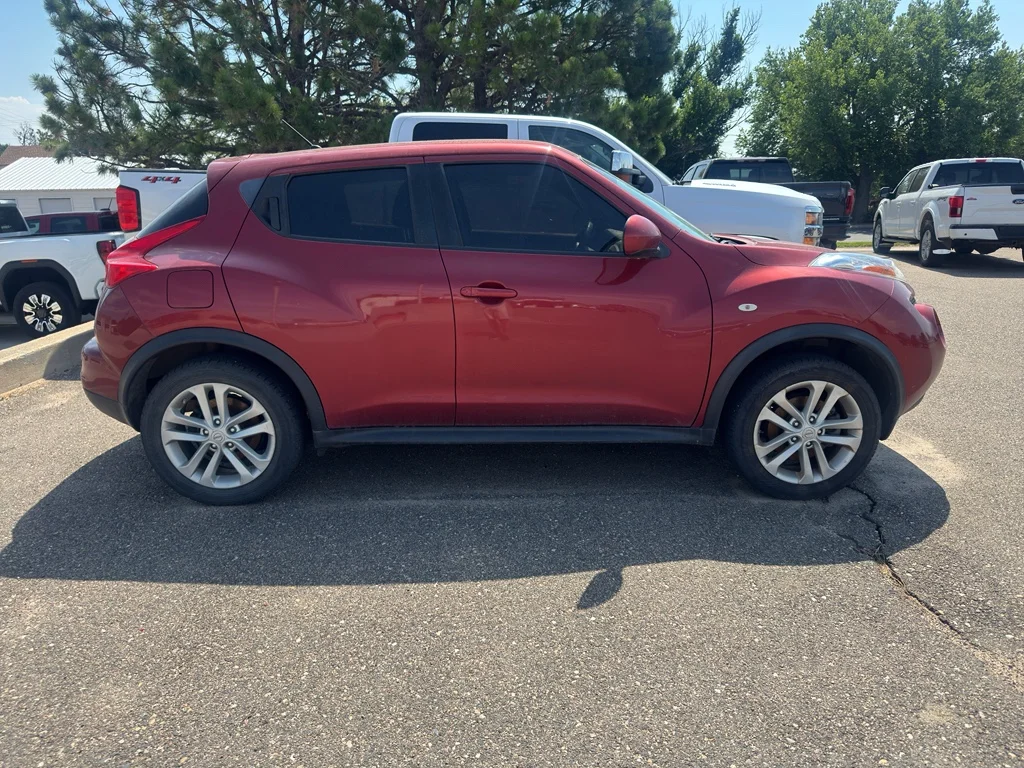 Used 2013 Cayenne Red Nissan S image 4