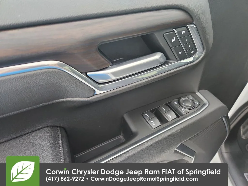 Used 2025 White GMC SLT image 5