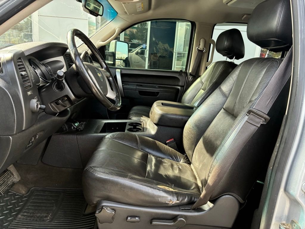 Used 2014 Silver Chevrolet LT image 12