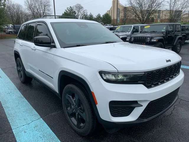 Used 2023 White Jeep Altitude X image 8