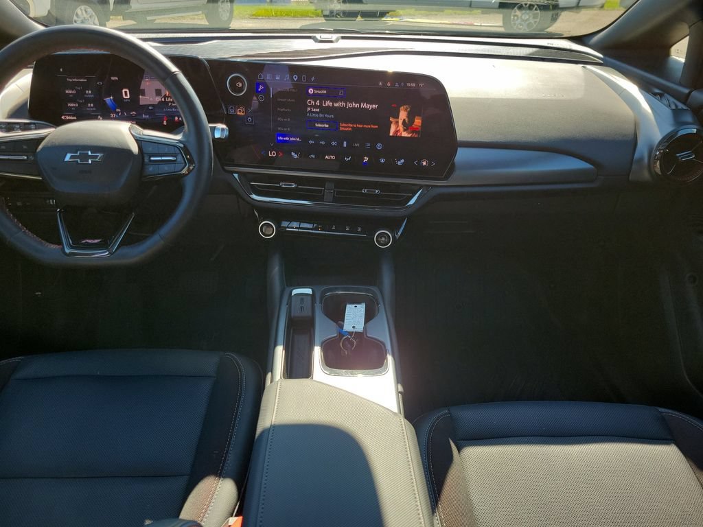 2024 Chevrolet Equinox EV RS - Photo 14