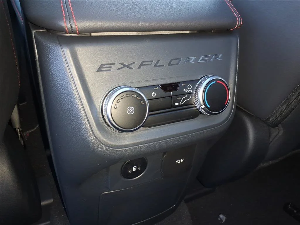 2026 Ford Explorer ST-LINE - Photo 15