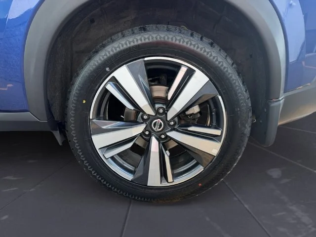 Used 2021 Blue Nissan SL image 47