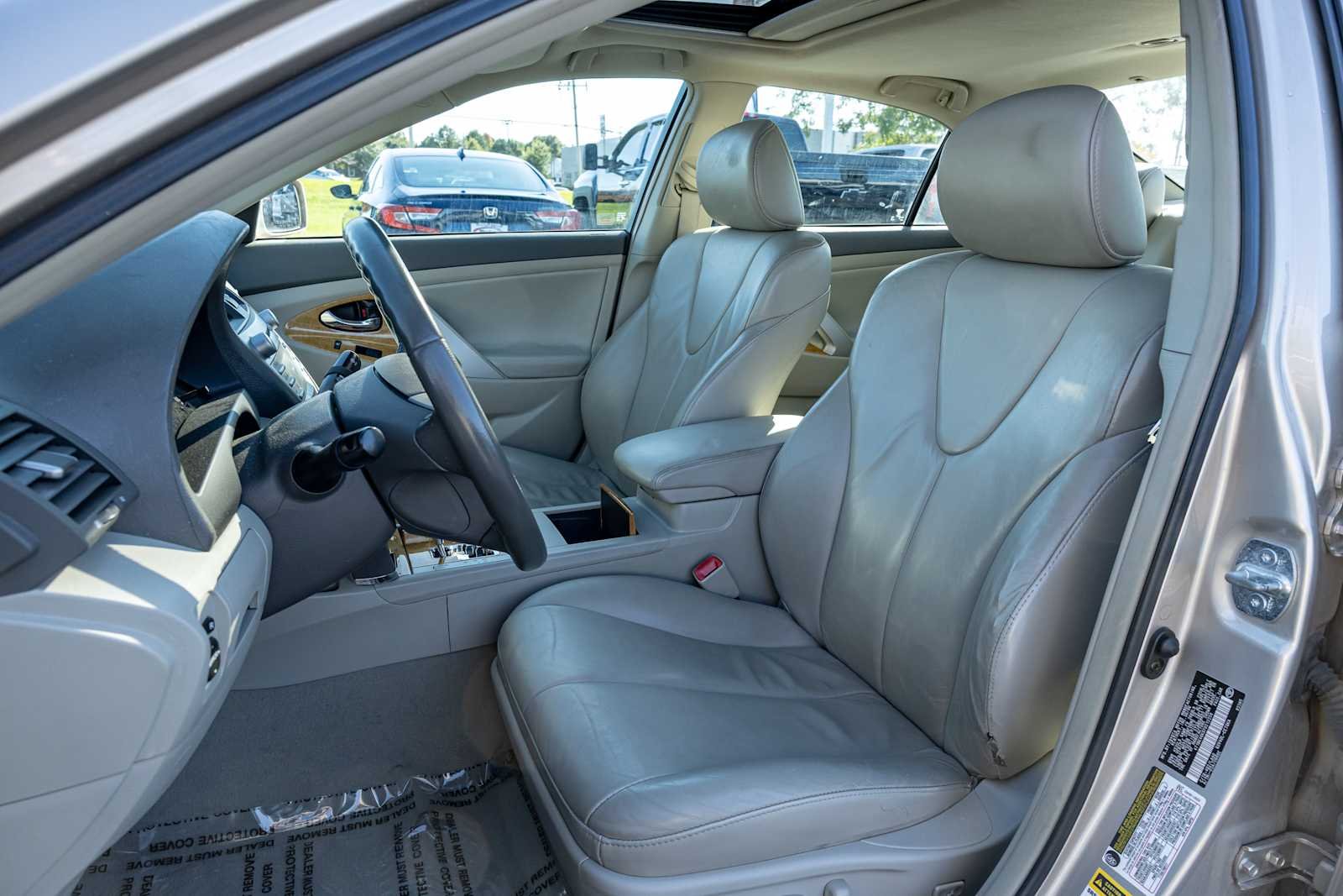 Used 2007 Desert Sand Mica Toyota LE image 25