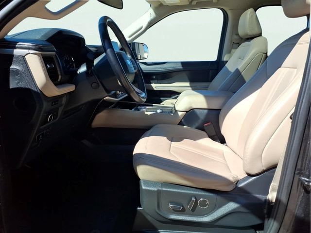 Used 2024  Ford Limited image 21