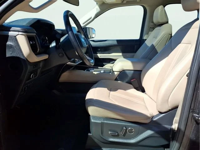 Used 2024  Ford Limited image 21