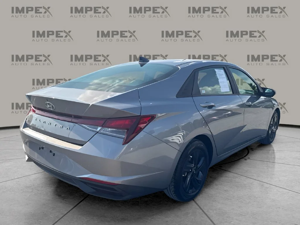 Used 2021 Silver Hyundai SEL image 5