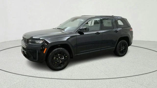 New 2026 Diamond Black Crystal Pearl-Coat Exterior Paint Jeep Laredo Altitude image 4