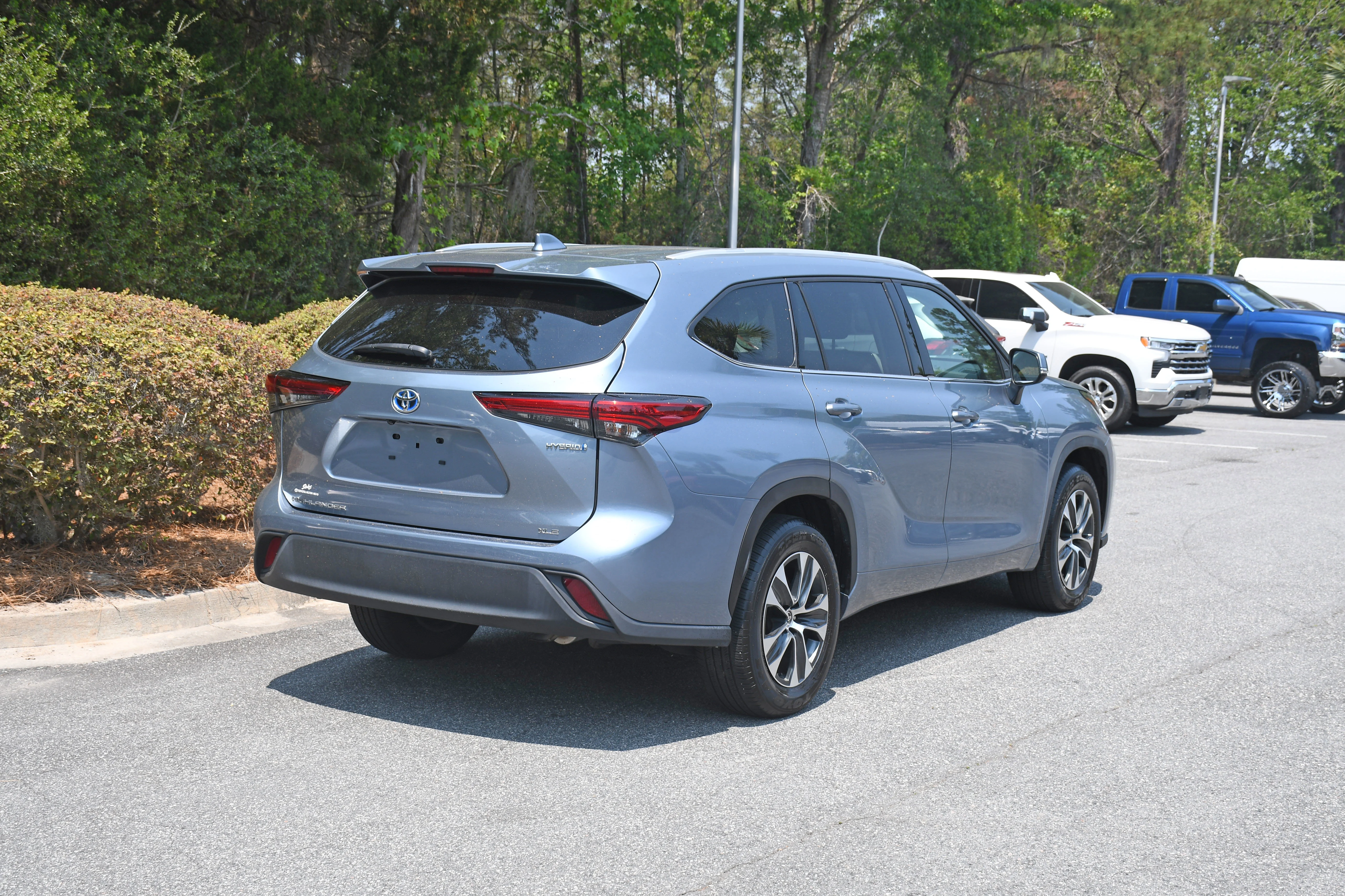 Used 2022  Toyota XLE image 3