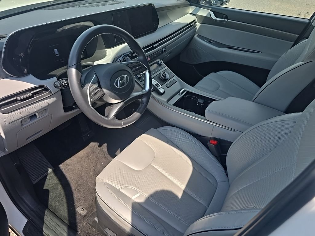 Used 2024 White Hyundai SEL image 13