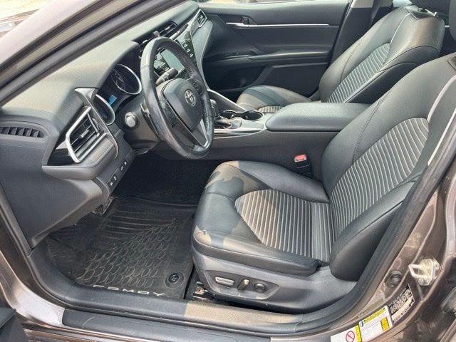 Used 2018 Gray Toyota SE image 5