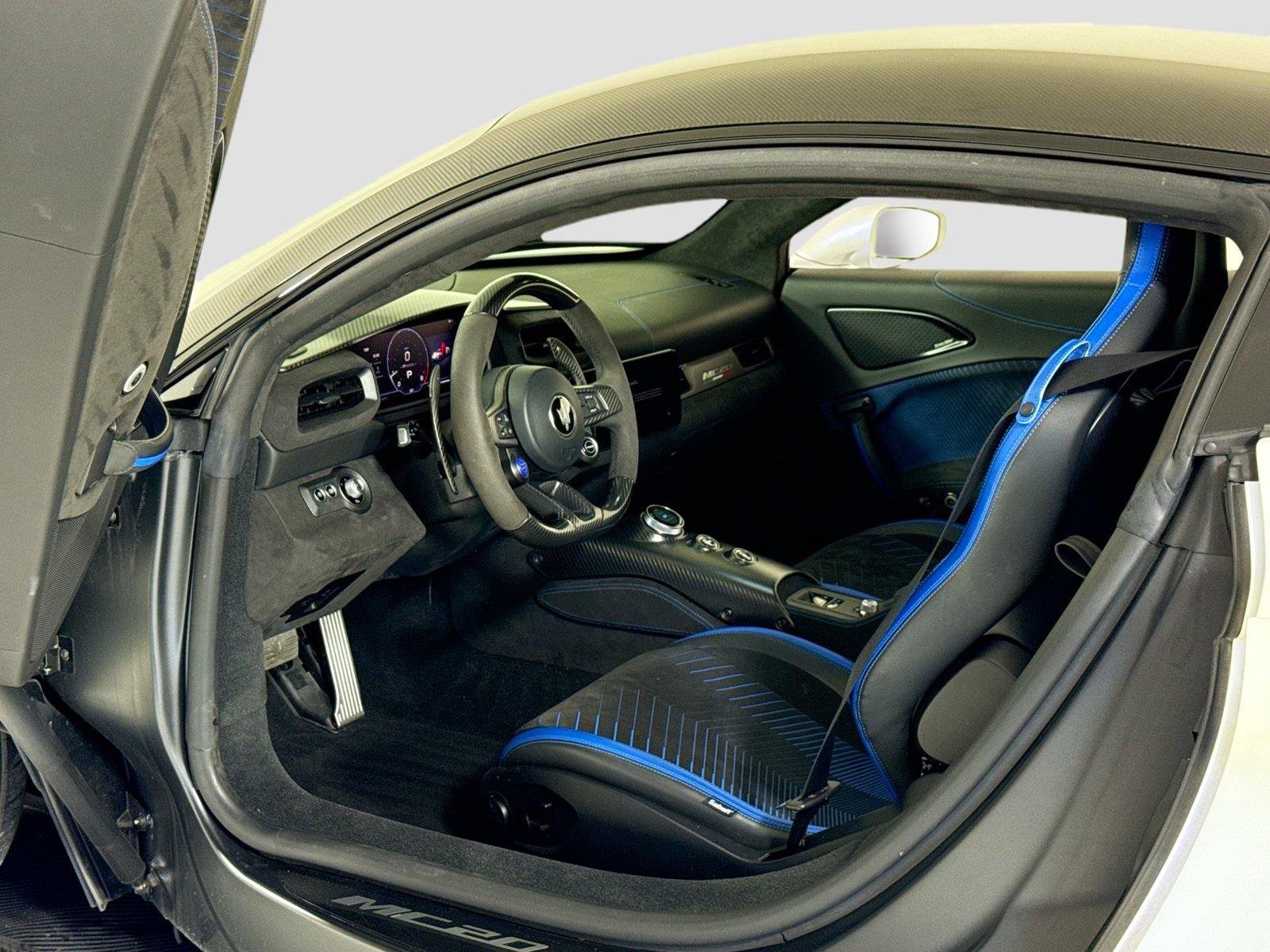Used 2023 Bianco Solid Maserati  image 11