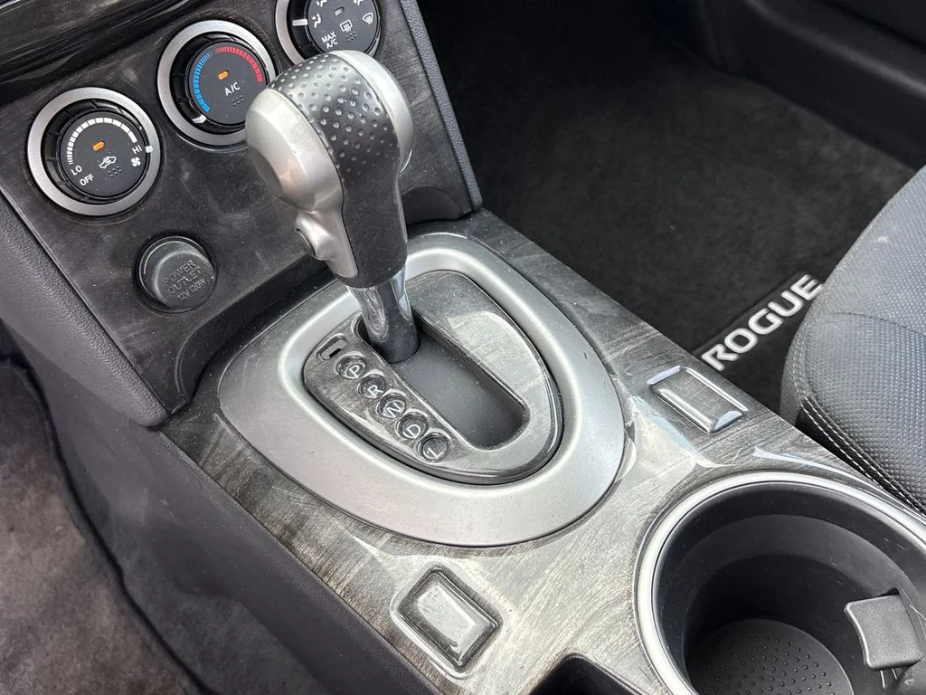 Used 2009 Blue Nissan SL image 30